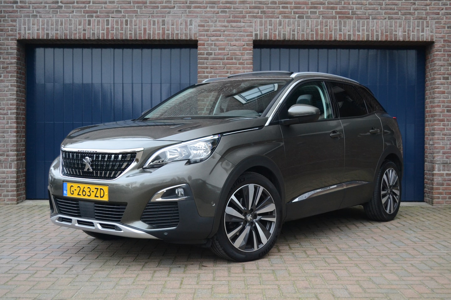 Peugeot 3008 - 1.2 PureTech Blue Lease Premium | Trekhaak | Panoramadak | Keyless | Camera | Carplay/Andr - AutoWereld.nl