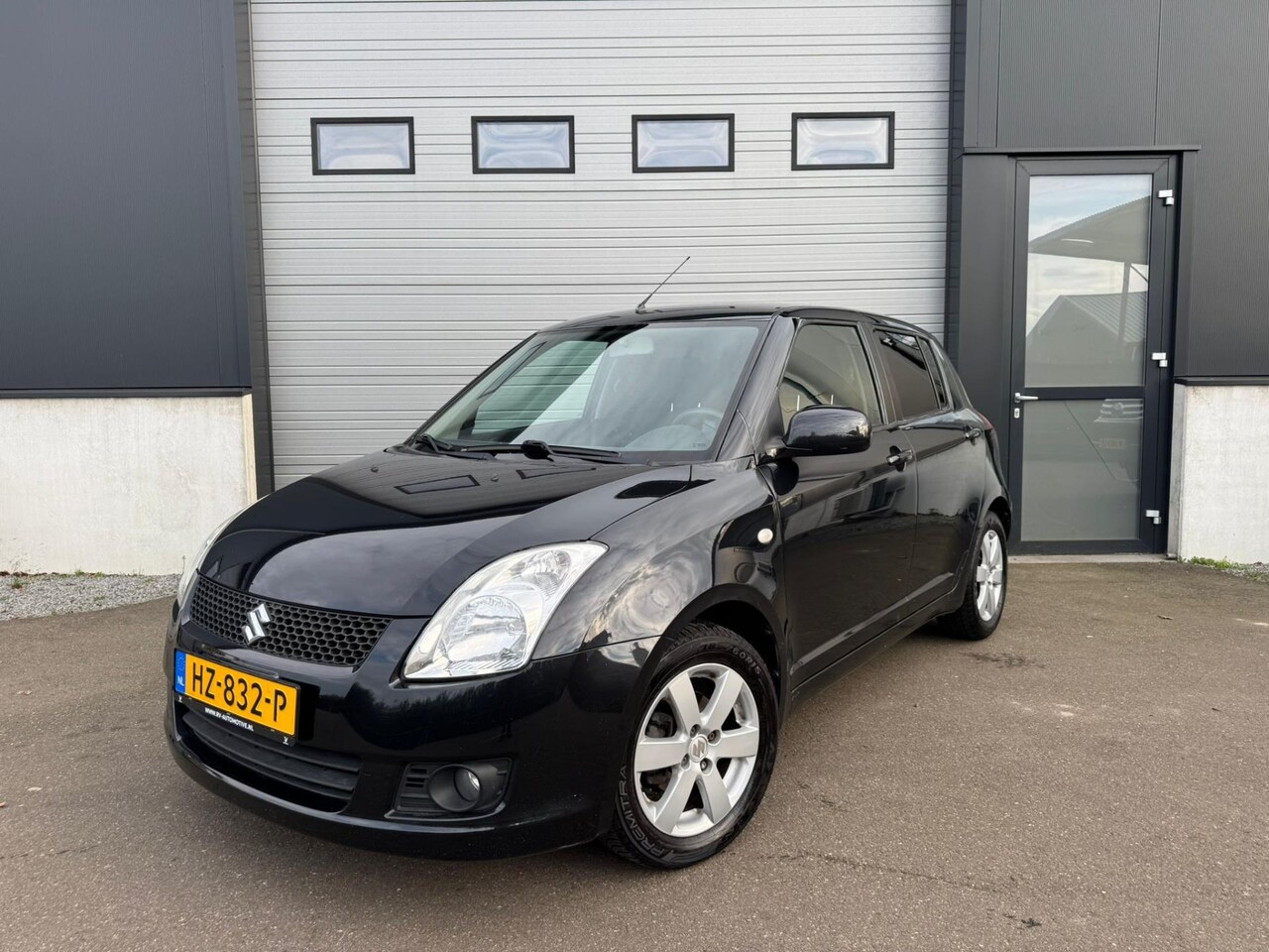 Suzuki Swift - 1.3 Base / 5-deurs / Airco - AutoWereld.nl