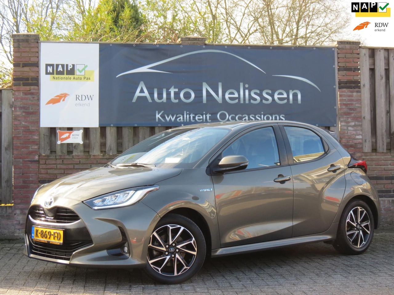 Toyota Yaris - 1.5 Hybrid Dynamic | 1e EIGENAAR | NIEUWE BANDEN | NAVI | KEYLESS ENTRY | APPLE CARPLAY | - AutoWereld.nl