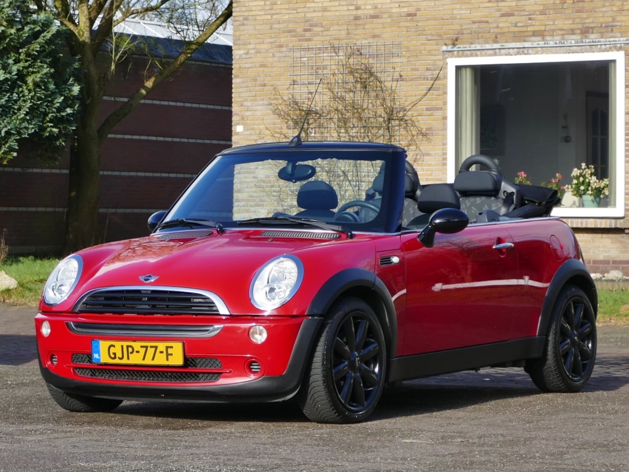 MINI Cabrio - Mini 1.6 One | parkeersensoren | all-season-banden | elektrisch bediend dak - AutoWereld.nl