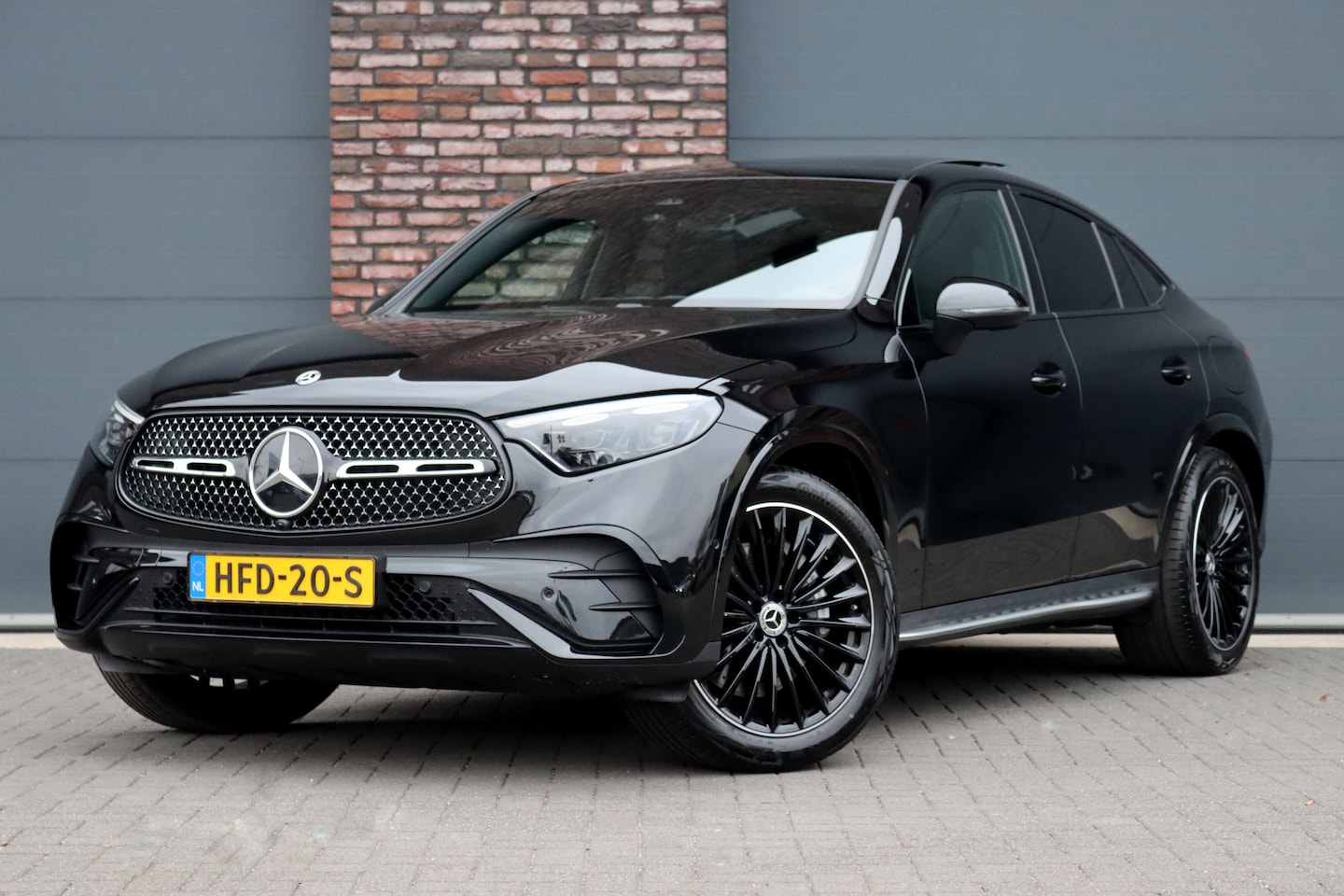 Mercedes-Benz GLC-klasse Coupé - 400e 4MATIC AMG Line Aut9 | Luchtvering | Achterasbesturing | Distronic | Burmester | Pano - AutoWereld.nl