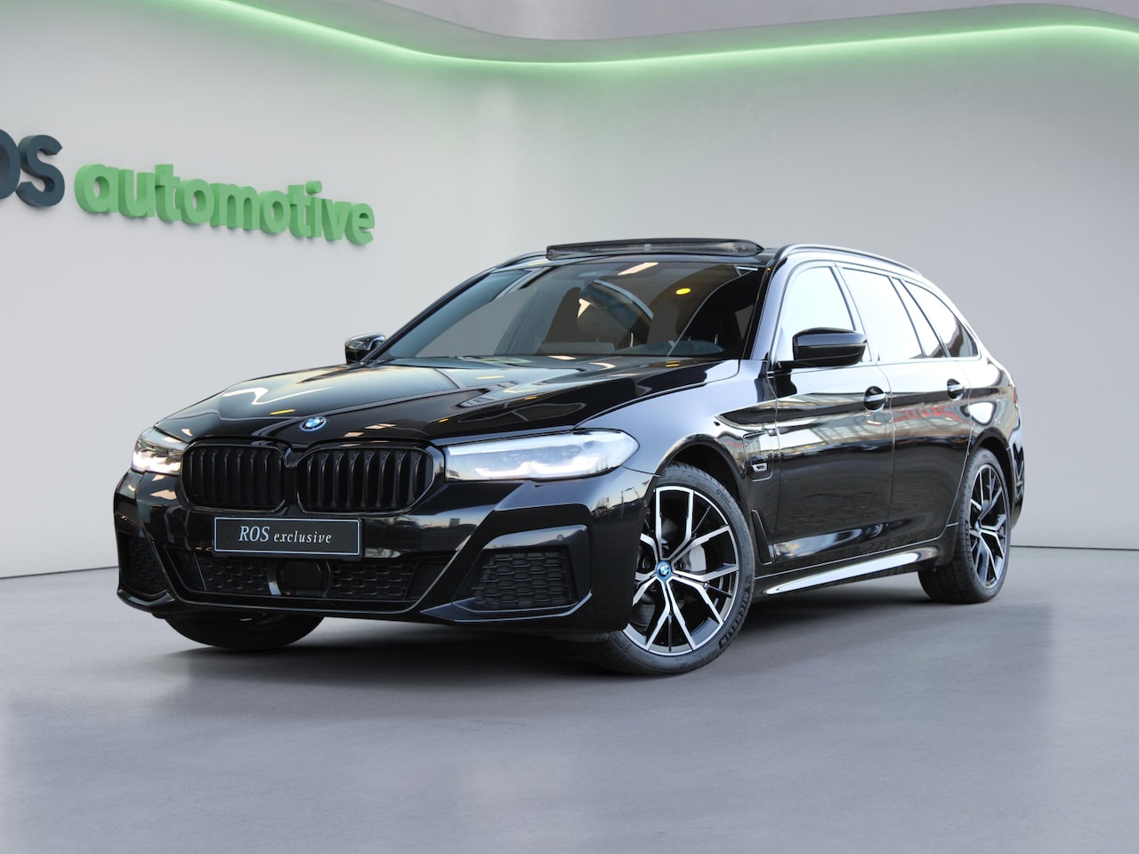 BMW 5-serie Touring - 530e xDrive Business Edition Plus | BTW! | M-SPORT | PANO | ACC | CAMERA | CARPLAY | SFEER - AutoWereld.nl