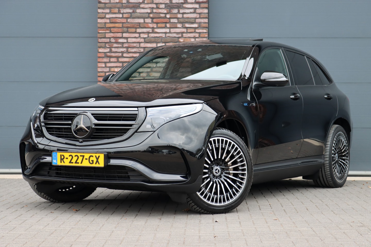 Mercedes-Benz EQC - 400 4MATIC AMG Line 80 kWh | Nightpakket | Schuifdak | Distronic+ | Burmester | Memory | T - AutoWereld.nl