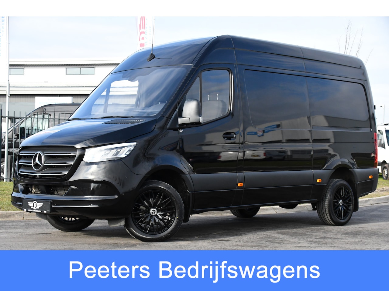 Mercedes-Benz Sprinter - 316 2.2 CDI L2H2 Black Edition RWD Adaptieve Cruise, Camera, 3500kg Trekhaak, 10.5'' Multi - AutoWereld.nl