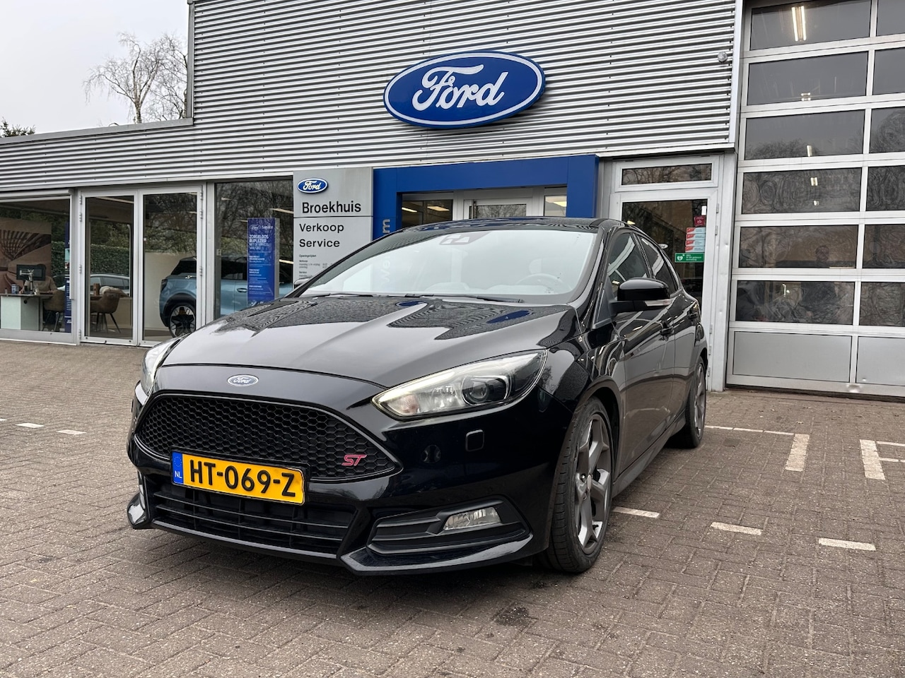 Ford Focus - 2.0 ST-3 NAVIGATIE | CLIMATE | CAMERA | LEDEREN BEKLEDING | PANORAMA DAK | PARKEERSENSOREN - AutoWereld.nl