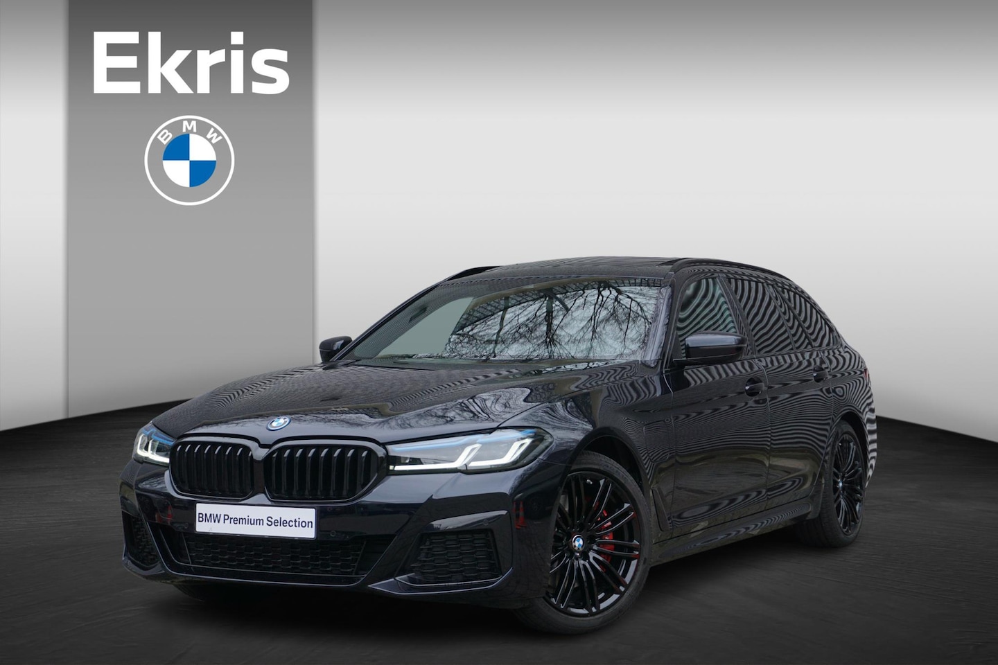 BMW 5-serie Touring - 530e xDrive M Sportpakket Pro | High Executive | Parking Pack | Safety Pack | Glazen panor - AutoWereld.nl