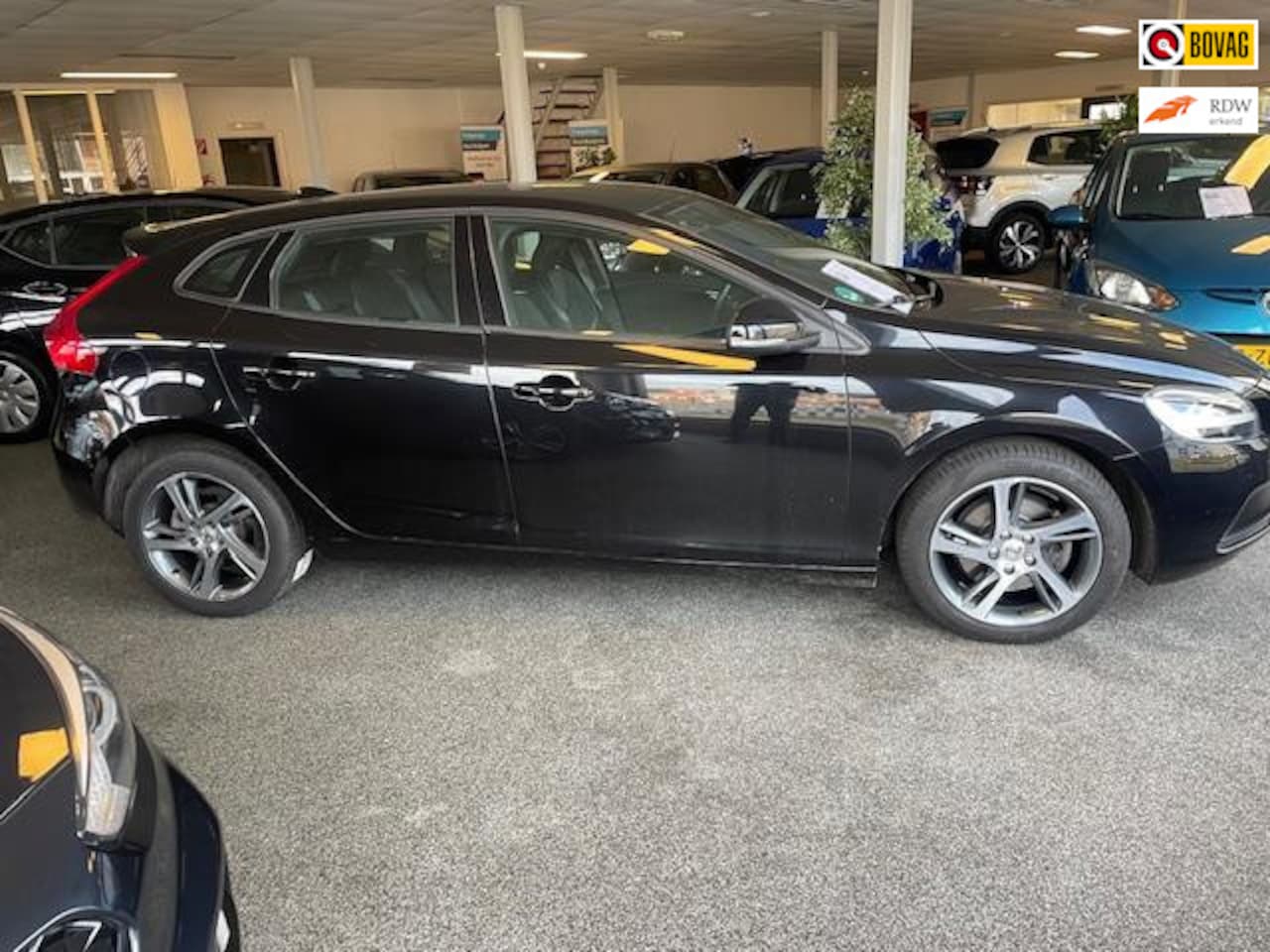 Volvo V40 - 2.0 T3 150PK Nordic+ *navi + trekhaak + stoelverwarming + camera* - AutoWereld.nl