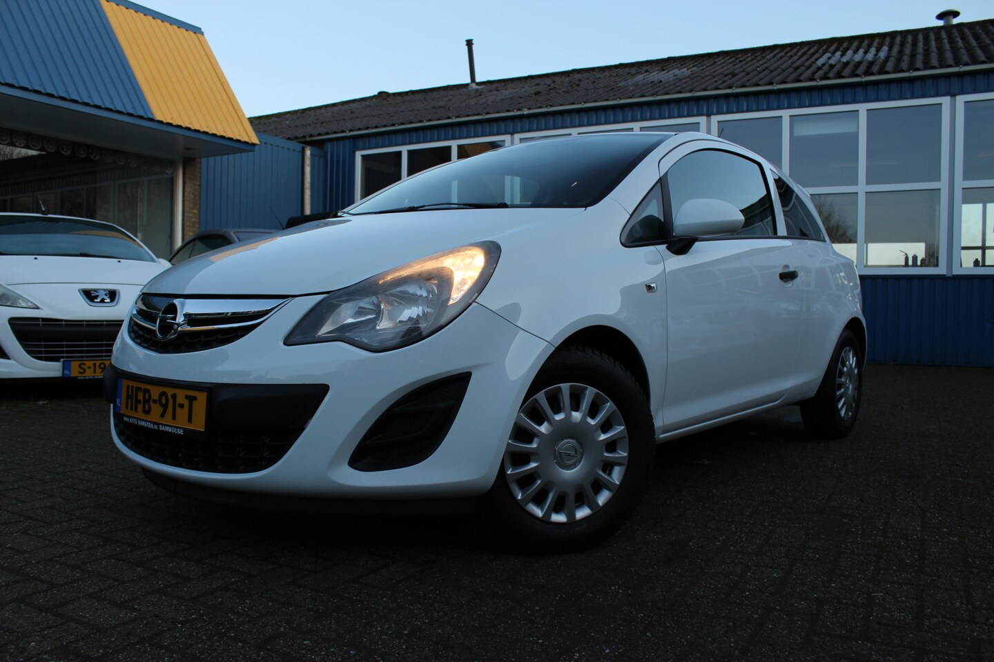 Opel Corsa - 1.2i "Selection" Airco - Trekhaak !!! - AutoWereld.nl