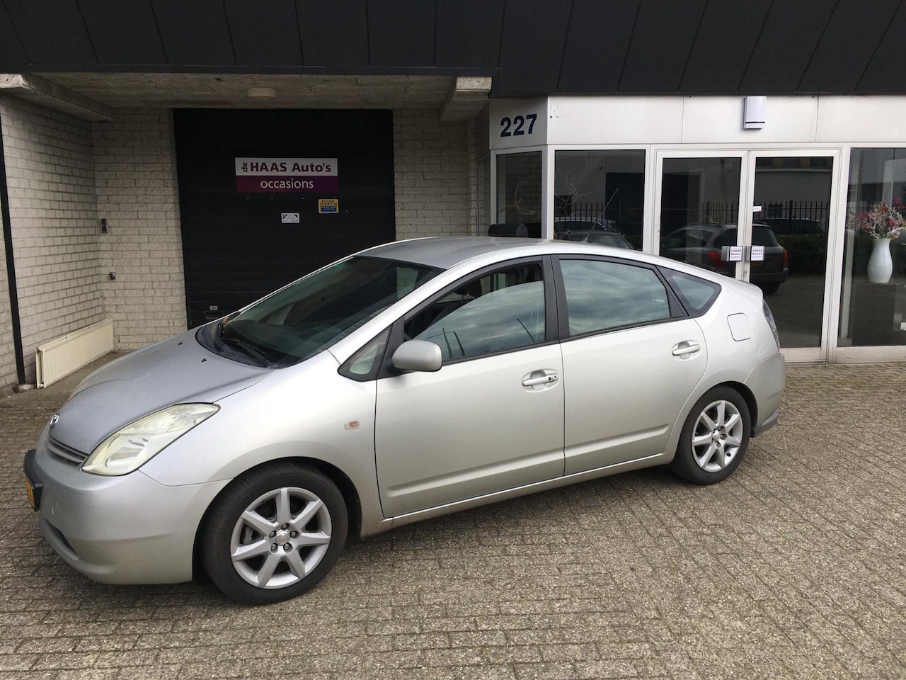 Toyota Prius - 1.5 VVT-i / KEYLESS / WINTERBANDEN / APK 2026 / DEALER OH / NETTE STAAT - AutoWereld.nl