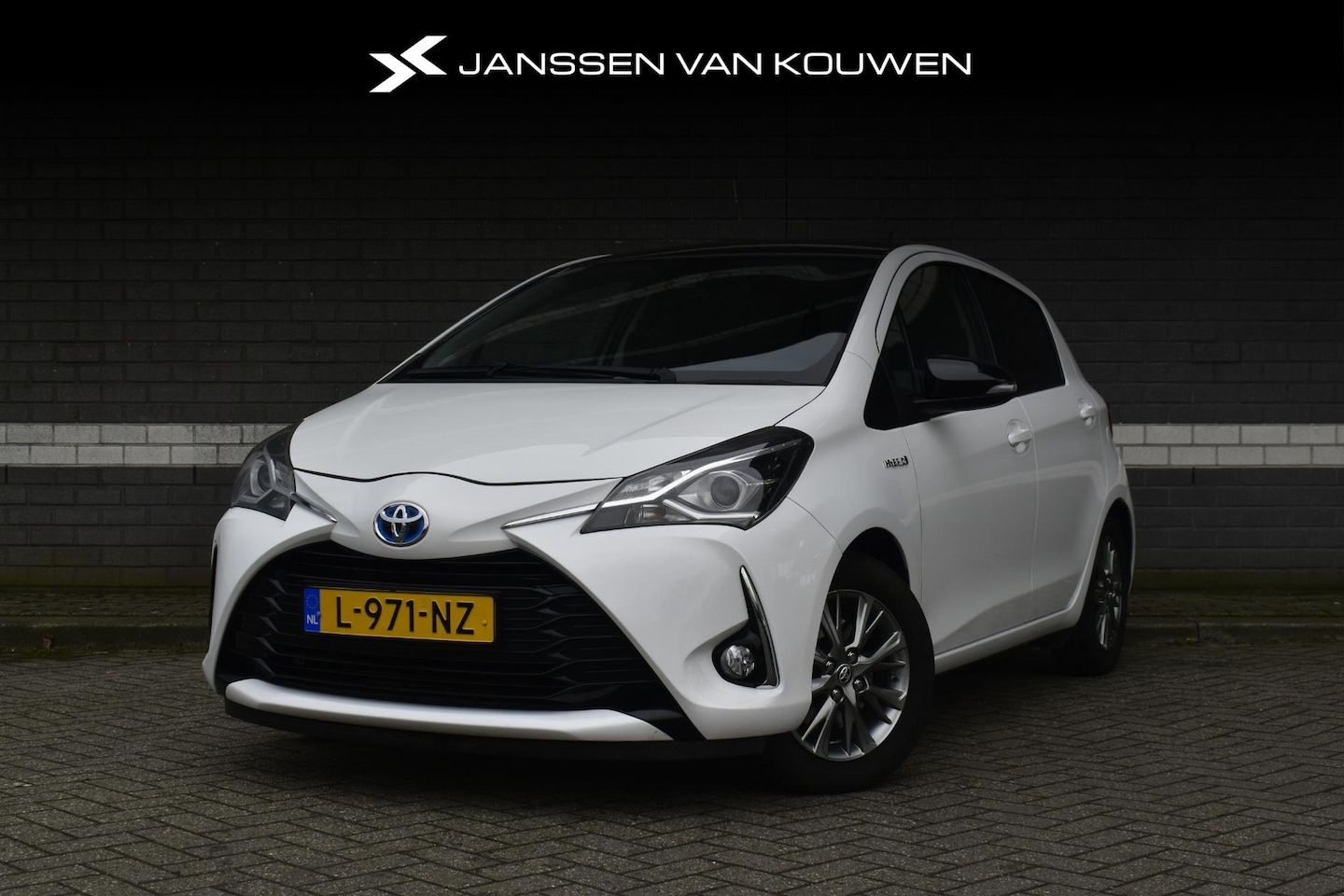 Toyota Yaris - 1.5 Hybrid Aspiration / Automaat / Keyless / Camera / Navi - AutoWereld.nl