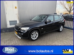 BMW X1 - SDrive18i Executive / LEDER INTERIEUR / NAVIGATIE / PARKEERSENSOREN / NEDERLANDSE AUTO / C