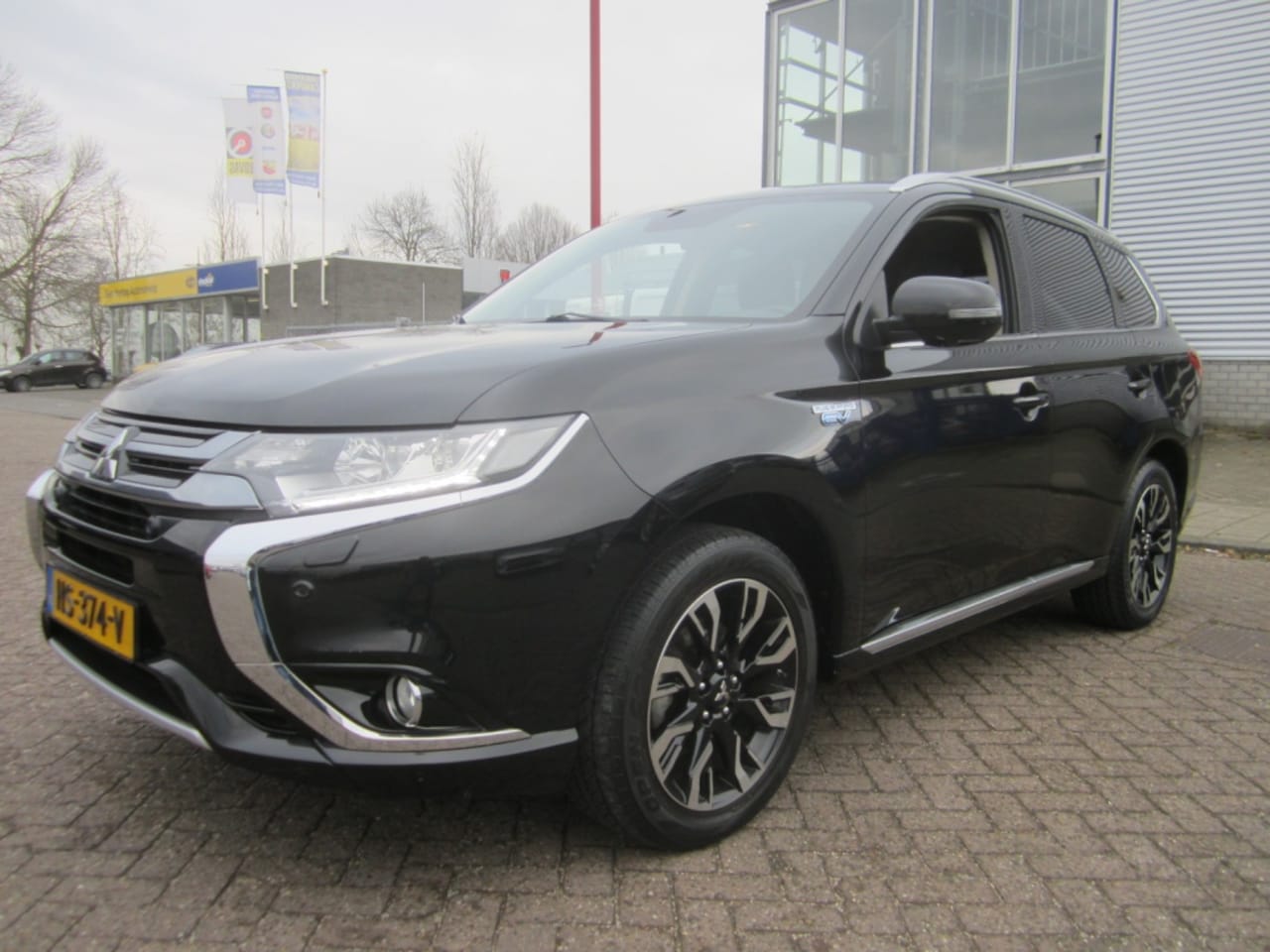 Mitsubishi Outlander - 2.0 PHEV Instyle+ Leer l Navi l camera - AutoWereld.nl