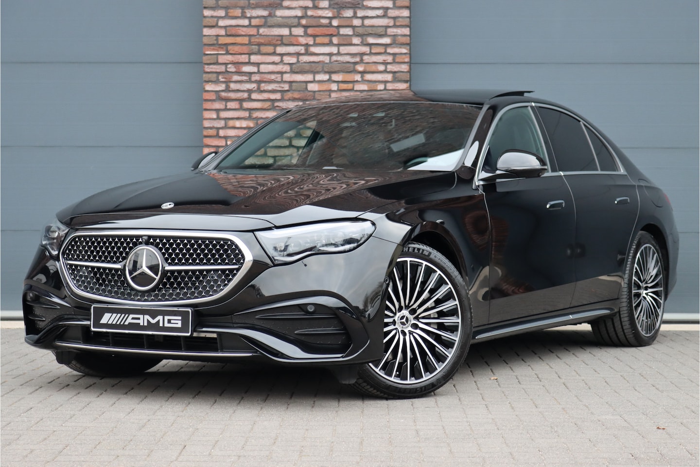 Mercedes-Benz E-klasse - 300 e Premium+ AMG Line Aut9 | Hyperscreen | Distronic+ | Stoelventilatie | Burmester | HU - AutoWereld.nl