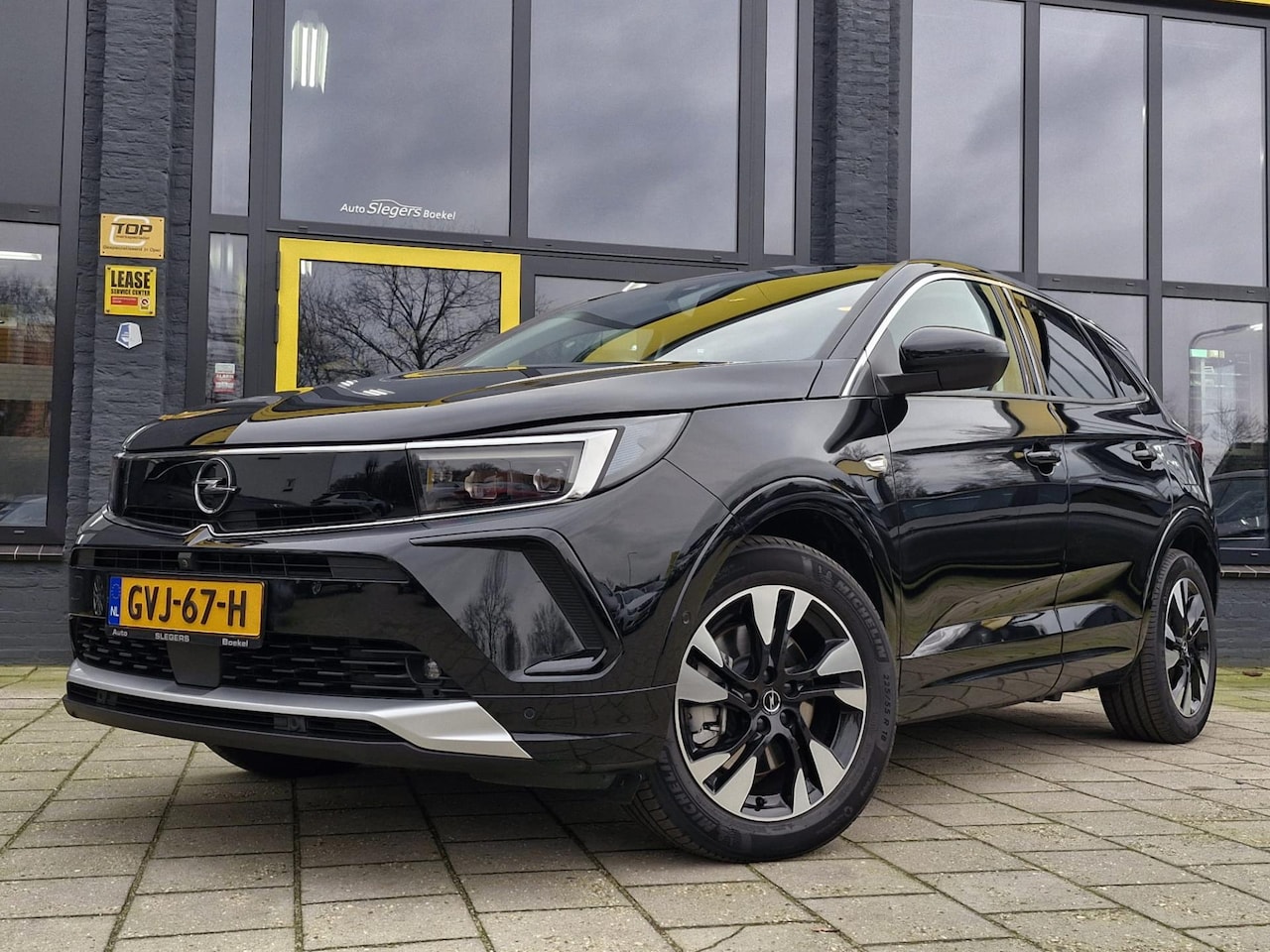 Opel Grandland - 1.2 Turbo Hybrid Elegance | Stuurverwarming | Camera Voor + Achter | Sensoren | Apple Carp - AutoWereld.nl