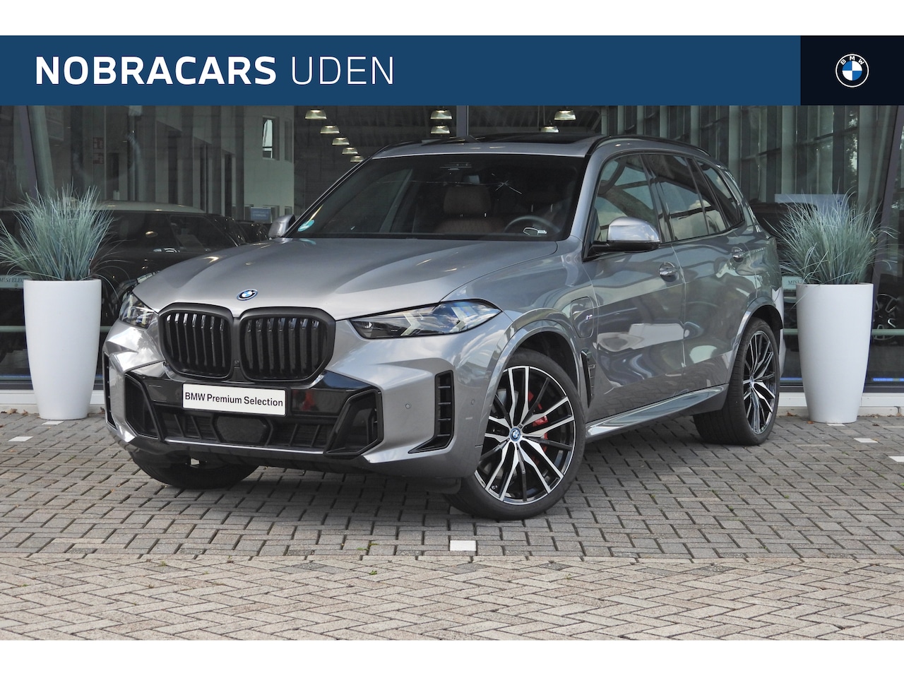 BMW X5 - xDrive50e High Executive M Sport Automaat / Panoramadak / Trekhaak / Parking Assistant Pro - AutoWereld.nl