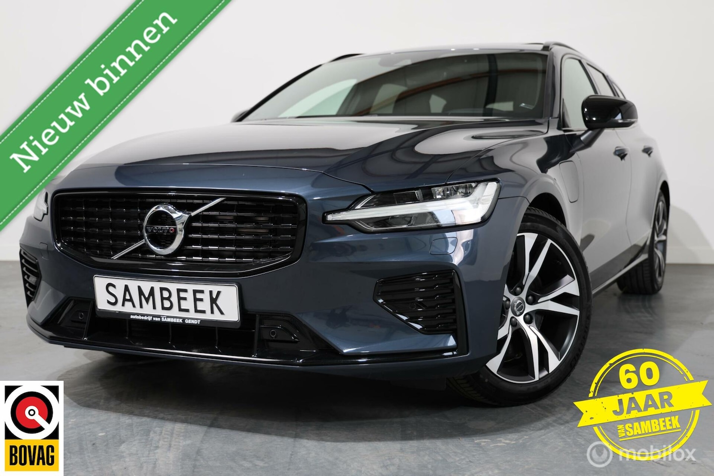 Volvo V60 - 2.0T6 Recharge AWD R-Design-PANO-CAMERA-WINTERPACK - AutoWereld.nl