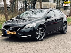 Volvo V40 - 2.0 D4 Momentum Business (bj 2014) 190PK / AIRCO / TREKHAAK