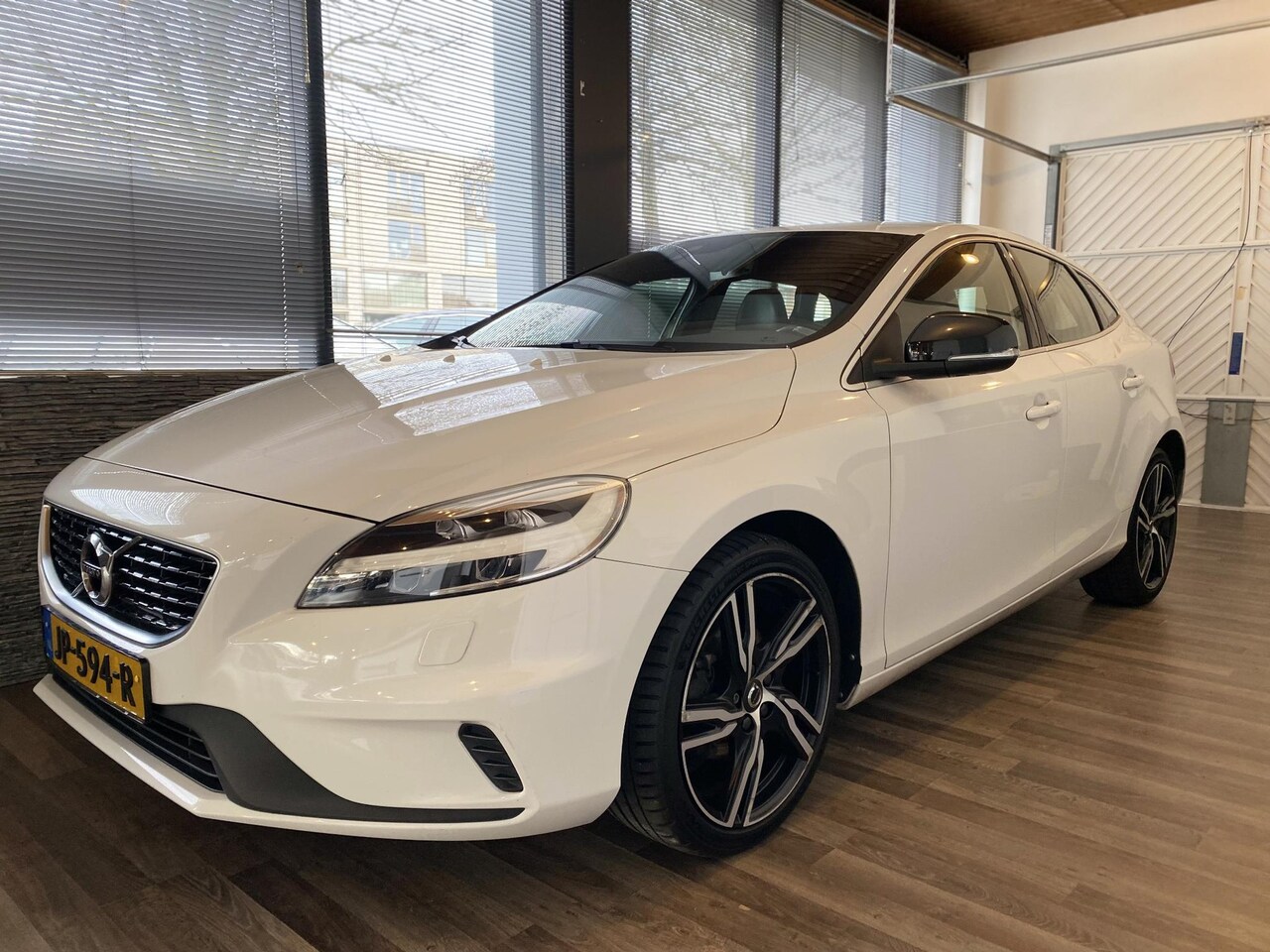 Volvo V40 - 2.0 D2 R-Design 2.0 D2 R-Design 130PK - AutoWereld.nl