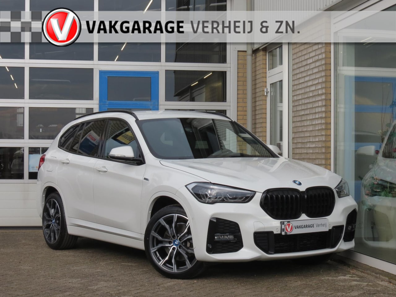 BMW X1 - XDrive25e M-Sport Navi Pro|Trekhaak|Clima|Cruise|19'' M-Sport|Black Line - AutoWereld.nl