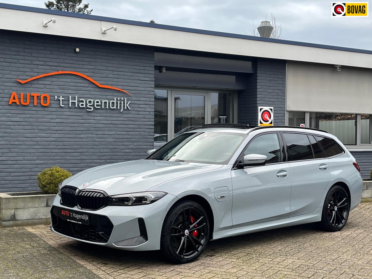 BMW 3-serie Touring - 330e xDrive AUT M Sport pano HK facelift 19" - AutoWereld.nl