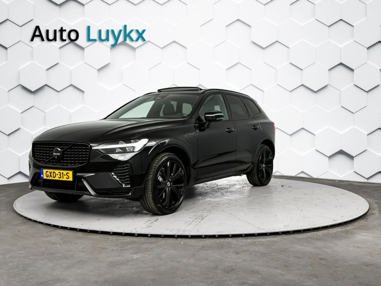 Volvo XC60 - 2.0 T8 Recharge AWD Plus Black Edition | Panoramadak | 360 Camera | 21'' L.M. Velgen - AutoWereld.nl