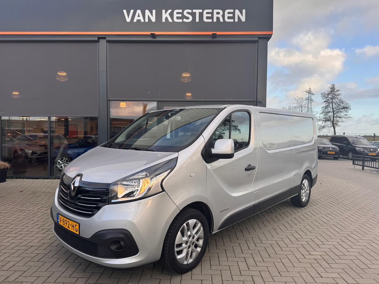 Renault Trafic - GB 1.6 Energy dCi 125pk TwinTurbo L2H1 T29 Luxe/ Camera/ 1e Eigenaar/ Trekhaak/ LMV/ Compl - AutoWereld.nl