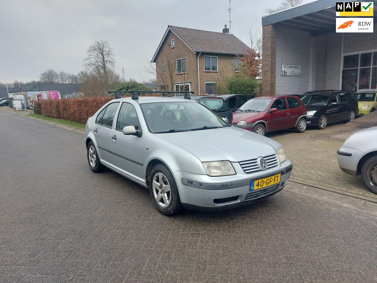 Volkswagen Bora - 1.6-16V Trendline 1.6-16V Trendline - AutoWereld.nl