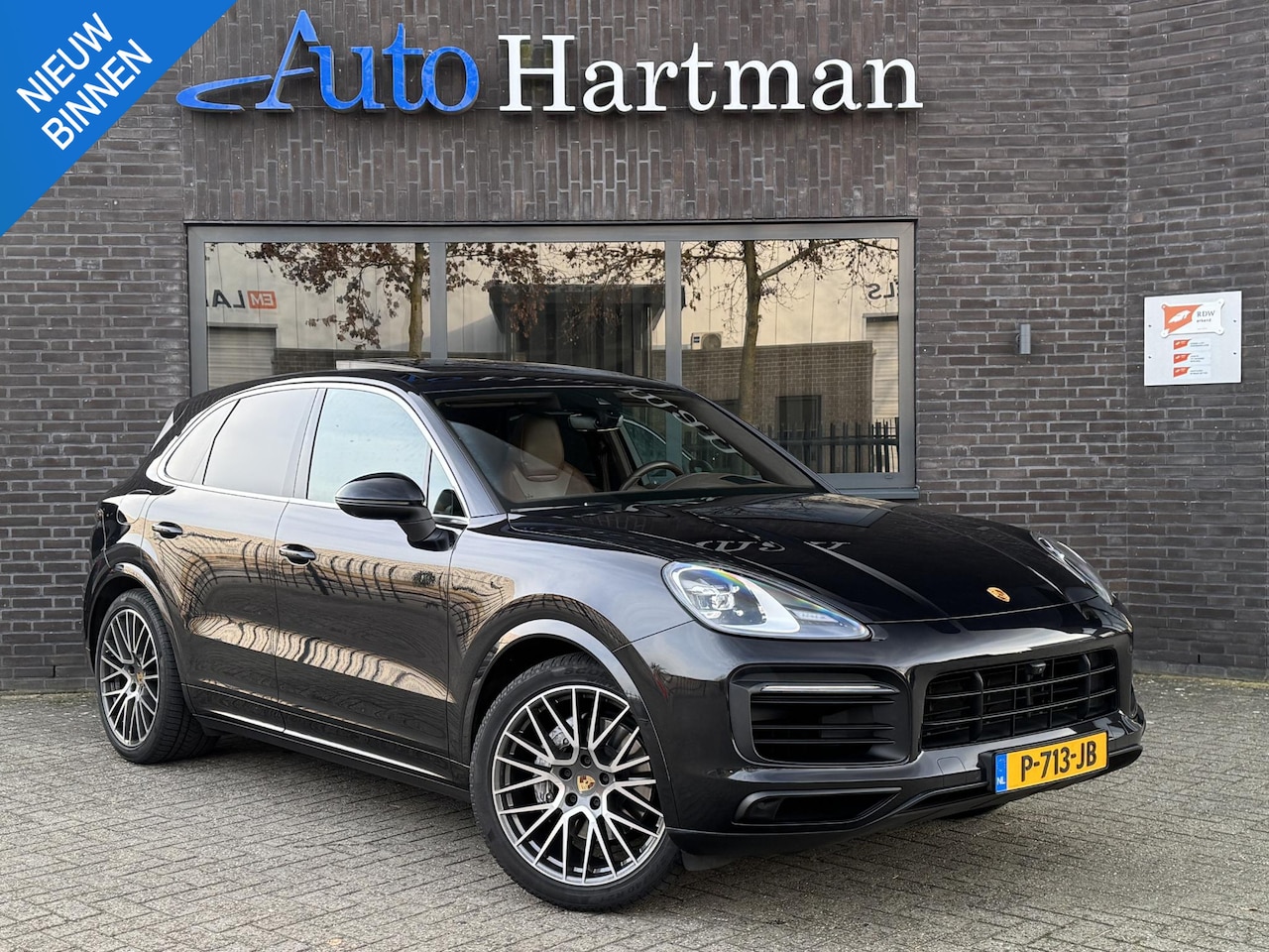 Porsche Cayenne - 3.0 E-Hybrid SportDesign PANO | BOSE | Head-up | Soft-close | Clubleder 18-wegs - AutoWereld.nl