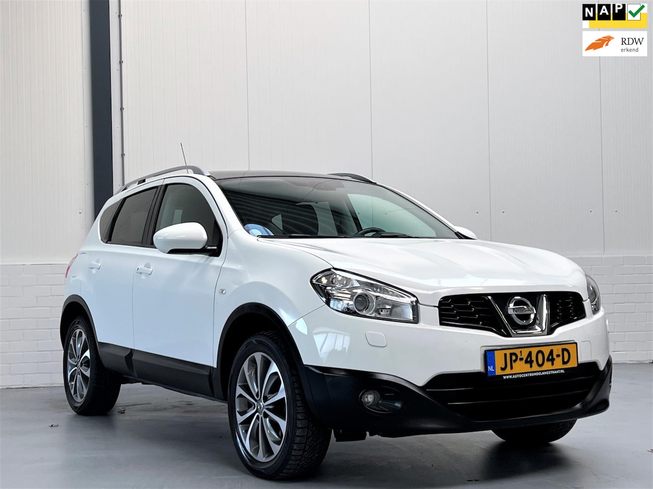 Nissan Qashqai - 2.0 Tekna Leer|Trekhaak|Pano - AutoWereld.nl