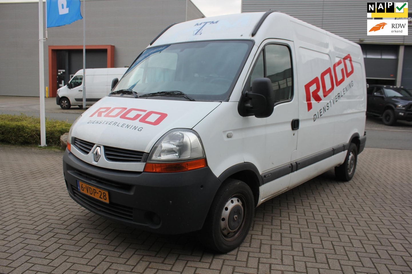 Renault Master - T35 2.5 dCi L2 H2 T35 2.5 dCi L2H2 - AutoWereld.nl