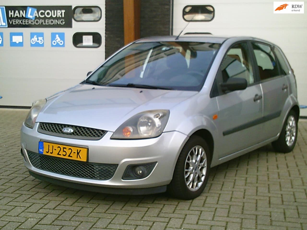 Ford Fiesta - 1.25-16V Ambiente Stuurbekr Airco LMV 5-Deurs - AutoWereld.nl