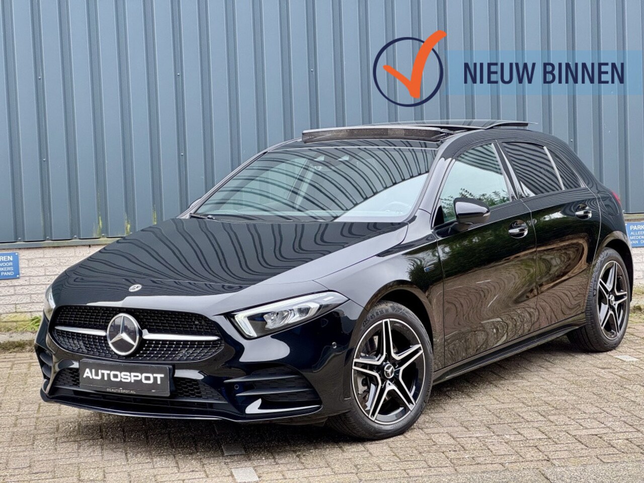 Mercedes-Benz A-klasse - A 250 e AMG Night Pakket Pano Camera Sfeerv. - AutoWereld.nl