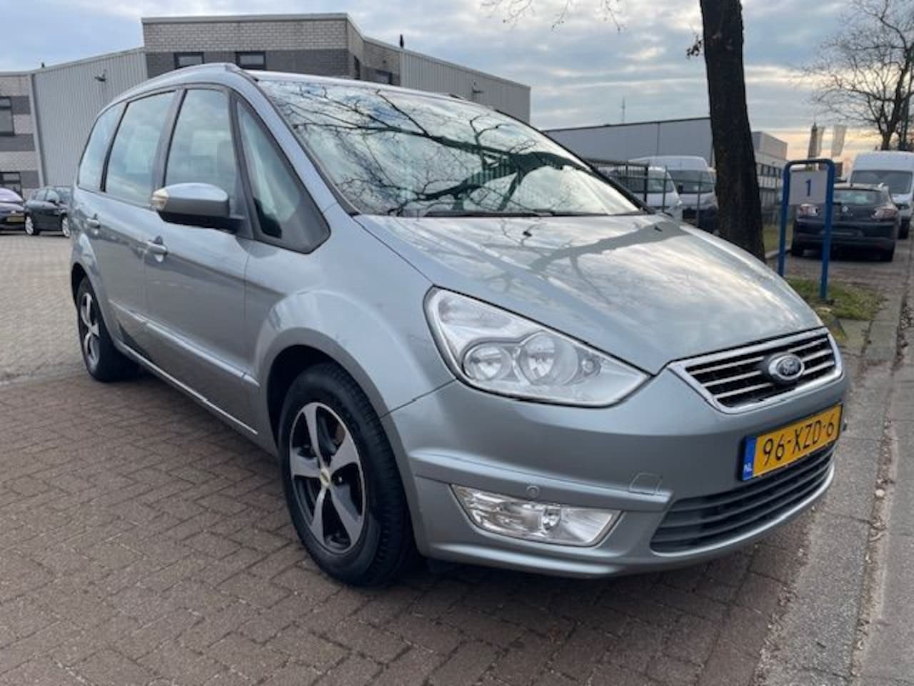 Ford Galaxy - 1.6 SCTi 160pk Champions Trend 7persoons Airco/ECC,Cruisecontrol, Navigatie Nette Auto - AutoWereld.nl