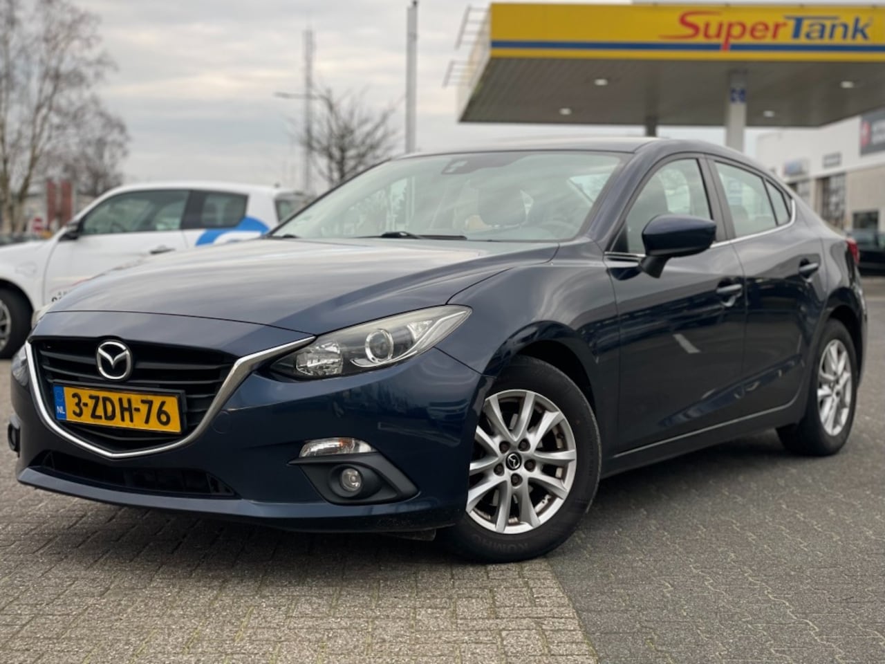 Mazda 3 - 2.0 SKYLEASE NETTE AUTO APK TOT 22-02-2026 - AutoWereld.nl