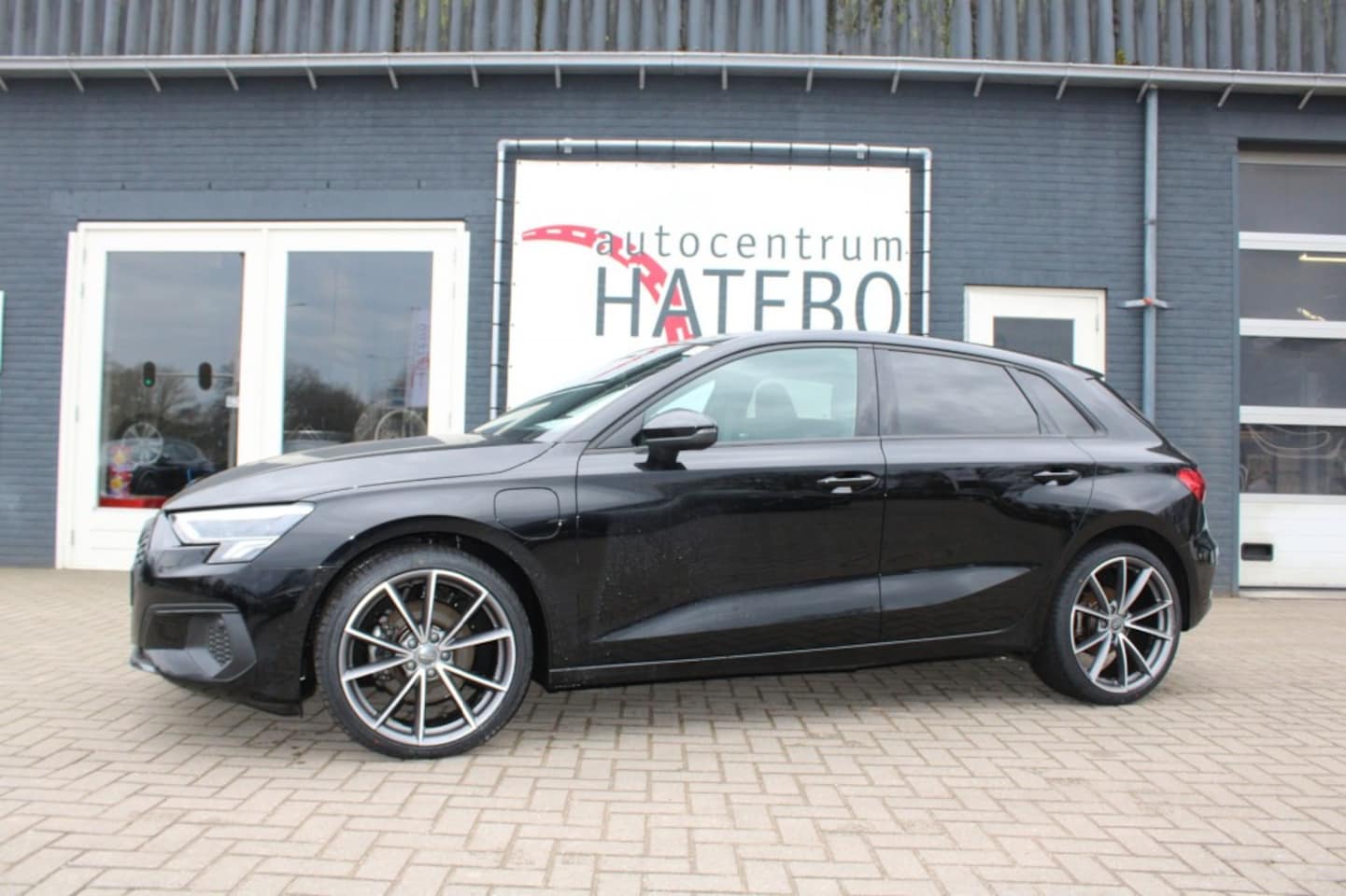 Audi A3 - 40TFSI-E S-Line Matrix Virtual LED Navi Apple Camera 17LM - AutoWereld.nl