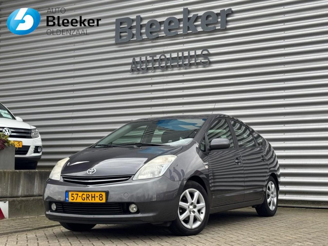 Toyota Prius - 1.5 VVT-i Tech Edition JBL Keyless Clima Navi Cruise - AutoWereld.nl