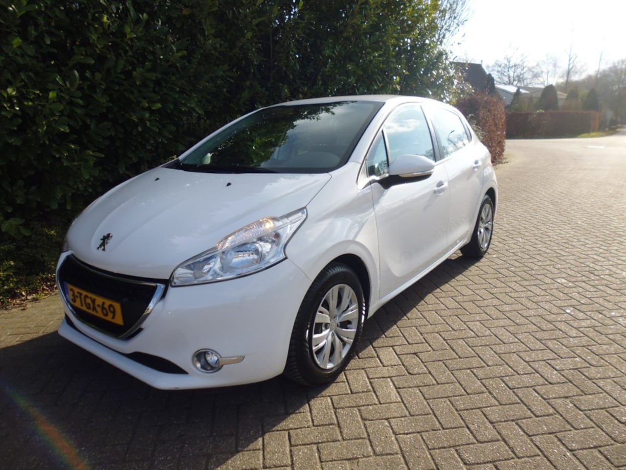 Peugeot 208 - 1.2 VTI Envy 5 DEURS CRUISE NAVI ESP PDC ECC - AutoWereld.nl