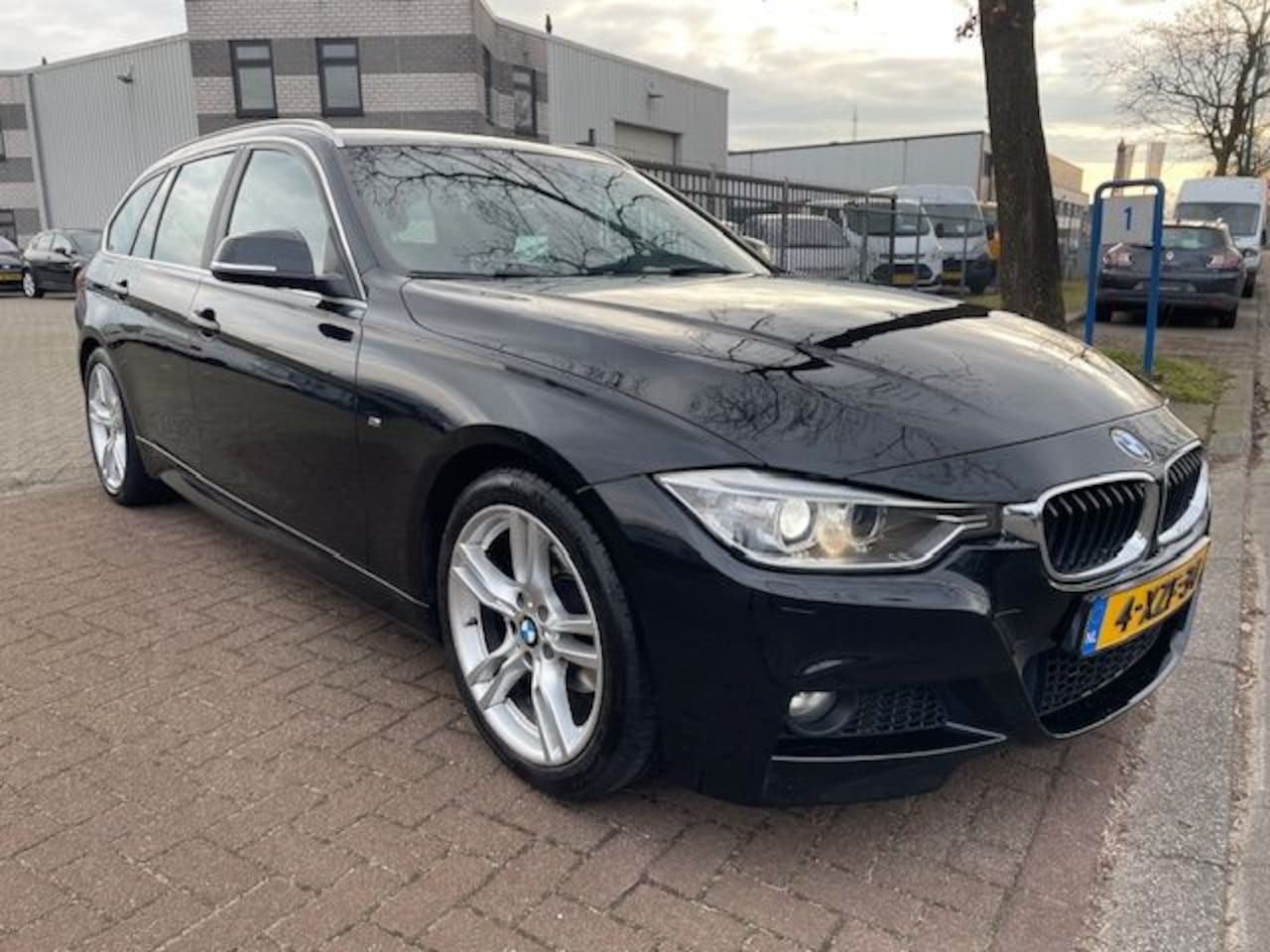 BMW 3-serie Touring - 316i Executive M-Sport Edition Airco/ECC,Cruisecontrol,Navigatie - AutoWereld.nl