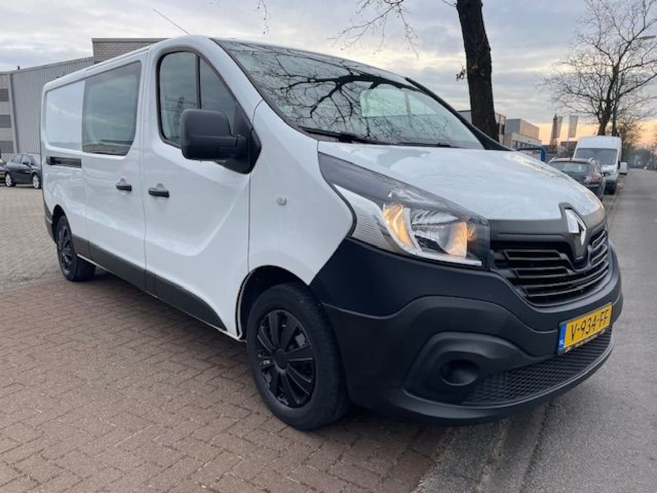 Renault Trafic - 1.6 dCi 125pk T29 L2 H1 Dubbel Cabine 6persoons Générique 124.000km Airco Marge Auto - AutoWereld.nl