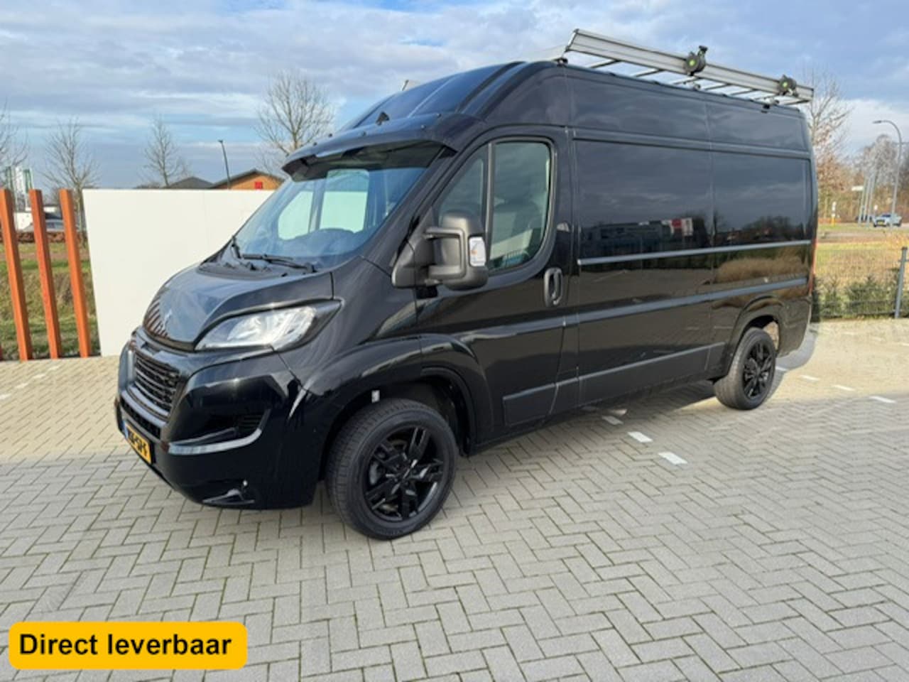 Peugeot Boxer - 330 2.2 BlueHDi 120 L2H2 Premium Trekh/Navi/Camera/Cruise - AutoWereld.nl