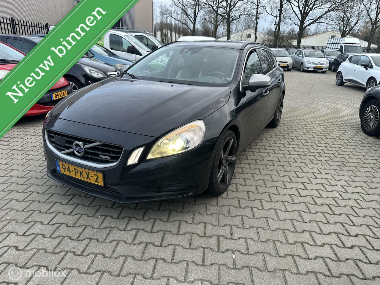 Volvo V60 - 2.0 D3 R-Design 2.0 D3 R-Design - AutoWereld.nl