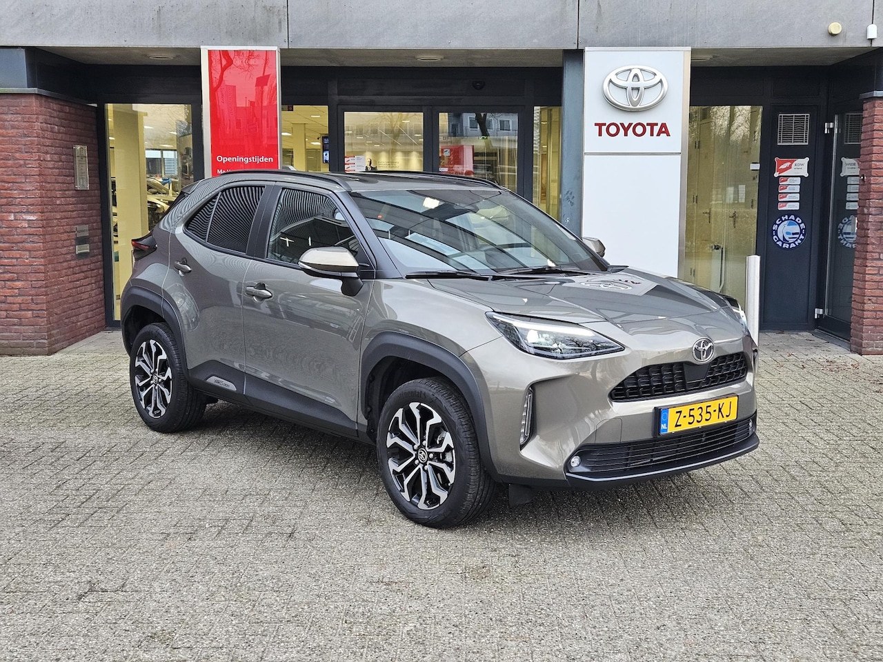 Toyota Yaris Cross - 1.5 Hybrid 115 First Edition APPLE/ANDROID AD-CRUISE NAVI  17'' LM VELGEN - AutoWereld.nl