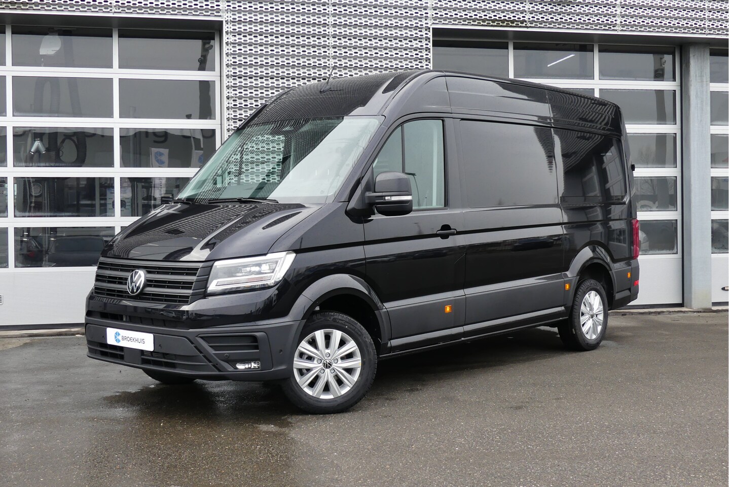 Volkswagen Crafter - | 140PK | Automaat | Adaptive cruise | Digitaal dashboard | Navigatie | Full Led - AutoWereld.nl