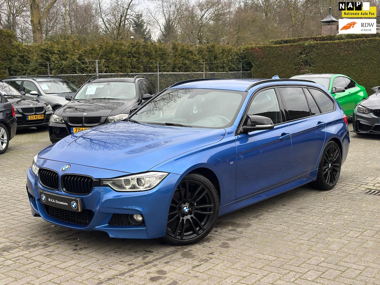 BMW 3-serie Touring - 320i Executive M Sport|Nwe Ketting|19 inch M|Navi|Alcantara|Cruise control|Trekhaak|Climat - AutoWereld.nl