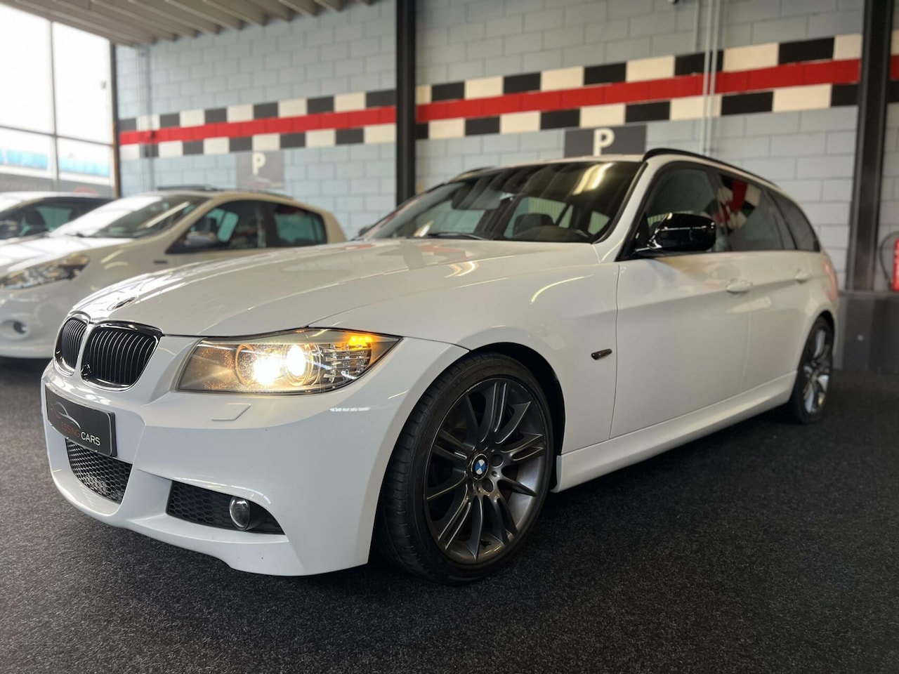 BMW 3-serie Touring - 318 m sport LCI! - AutoWereld.nl