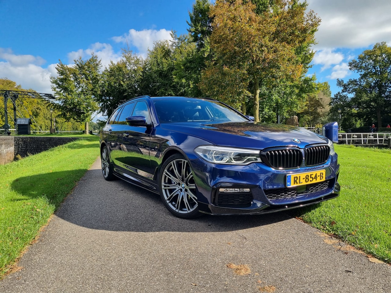 BMW 5-serie Touring - 540i xDrive High Executive M Performance | HK-PANO-360-AdaptCC+LED | HU - AutoWereld.nl