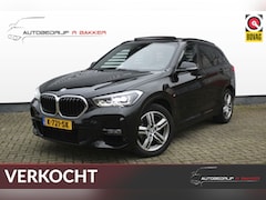 BMW X1 - sDrive18i M-sport // Panoramadak - LED - Camera - Sfeerverlichting - M Sport interieur - M