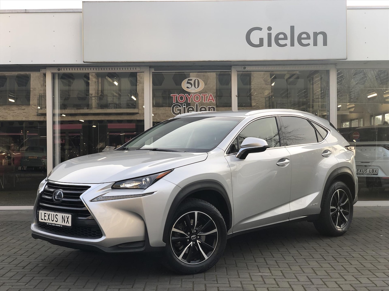 Lexus NX - 300h AWD 25th Edition | Trekhaak, Adaptive cruise control, 18 inch, Navigatie, Leer, Stoel - AutoWereld.nl