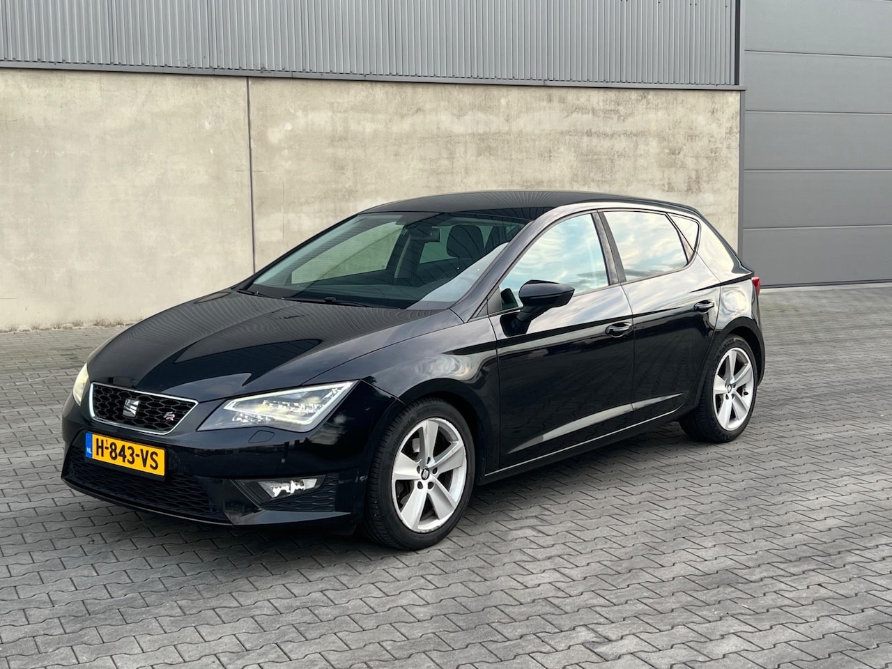 Seat Leon - 1.4 TSI FR 140PK+XENON+LED+CRUISE+GROOT NAVI+PDC+CLIMATE AIRCO+MF STUUR+VELGEN ENZOVOORTS - AutoWereld.nl