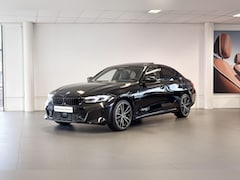 BMW 3-serie - Sedan 330e | M Sport | Stoelverwarming | Harman Kardon | Glazen Panoramadak | Driving Assi